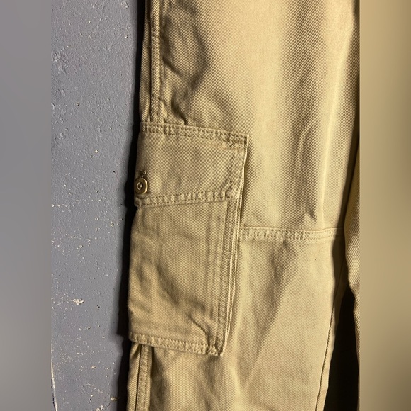 ARITZIA Tna Cargo Khaki Pants in size 0 - Picture 7 of 9